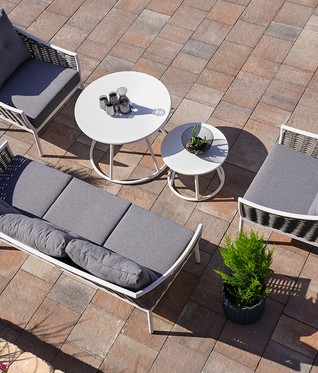 Peut-on laisser un salon de jardin dehors toute l’année ?