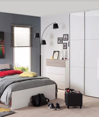 Un dressing à petite profondeur pour une pièce plus grande