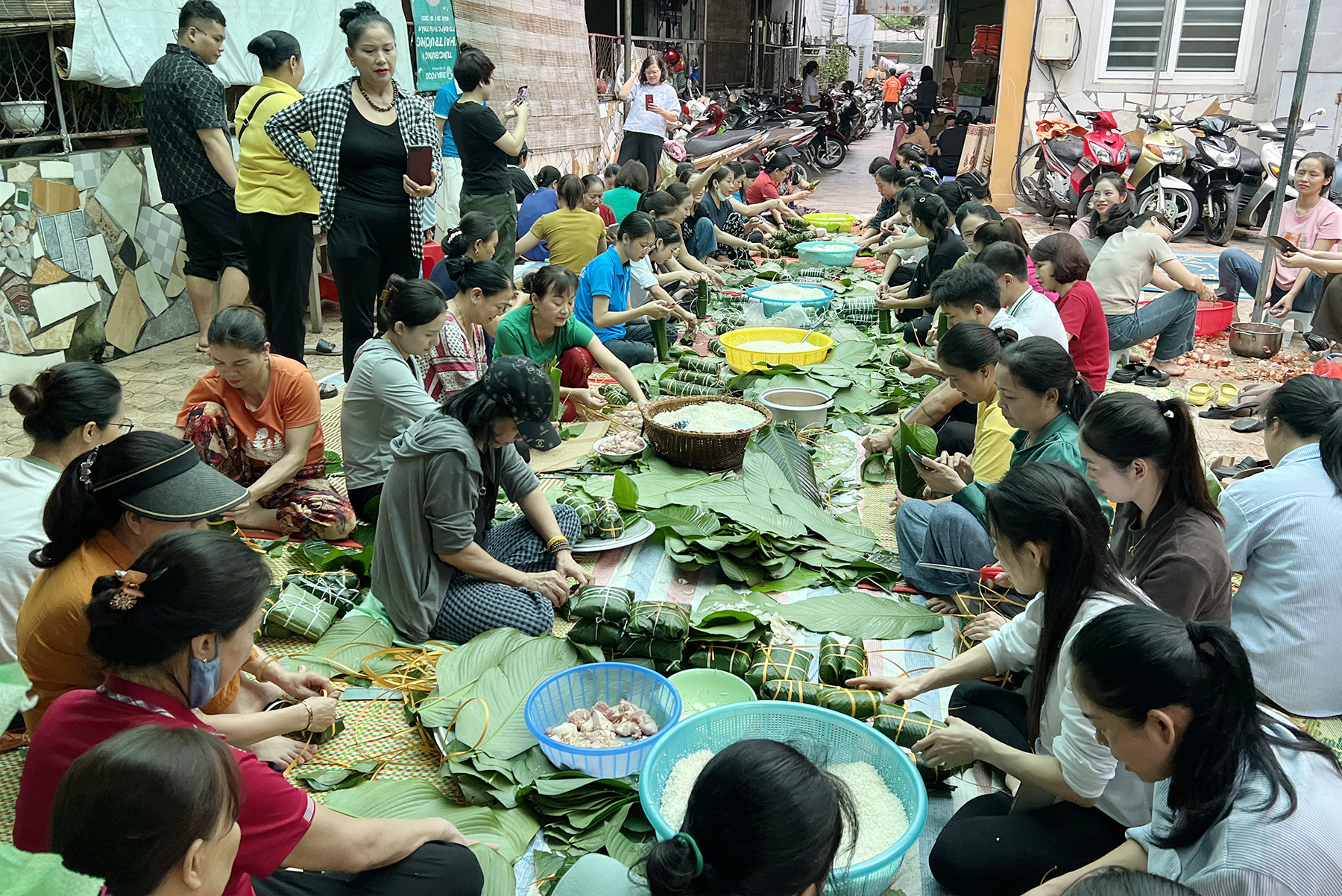 Miền Trung hỗ trợ miền Bắc vượt bão số 3 (3).jpg